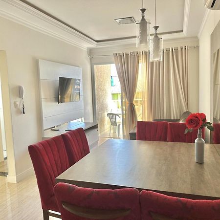 בומבינאס Apartamento Avenida F מראה חיצוני תמונה