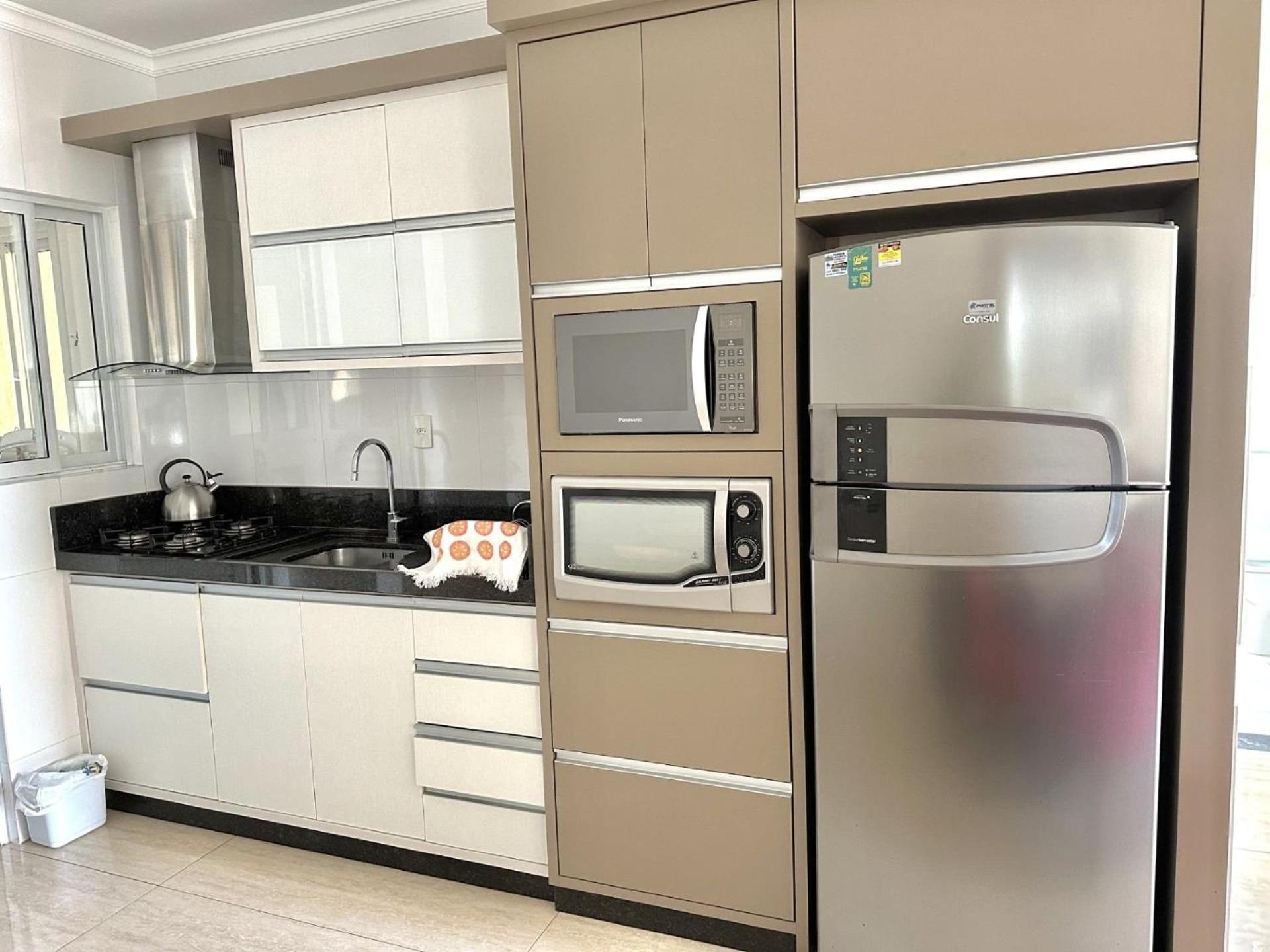 בומבינאס Apartamento Avenida F מראה חיצוני תמונה
