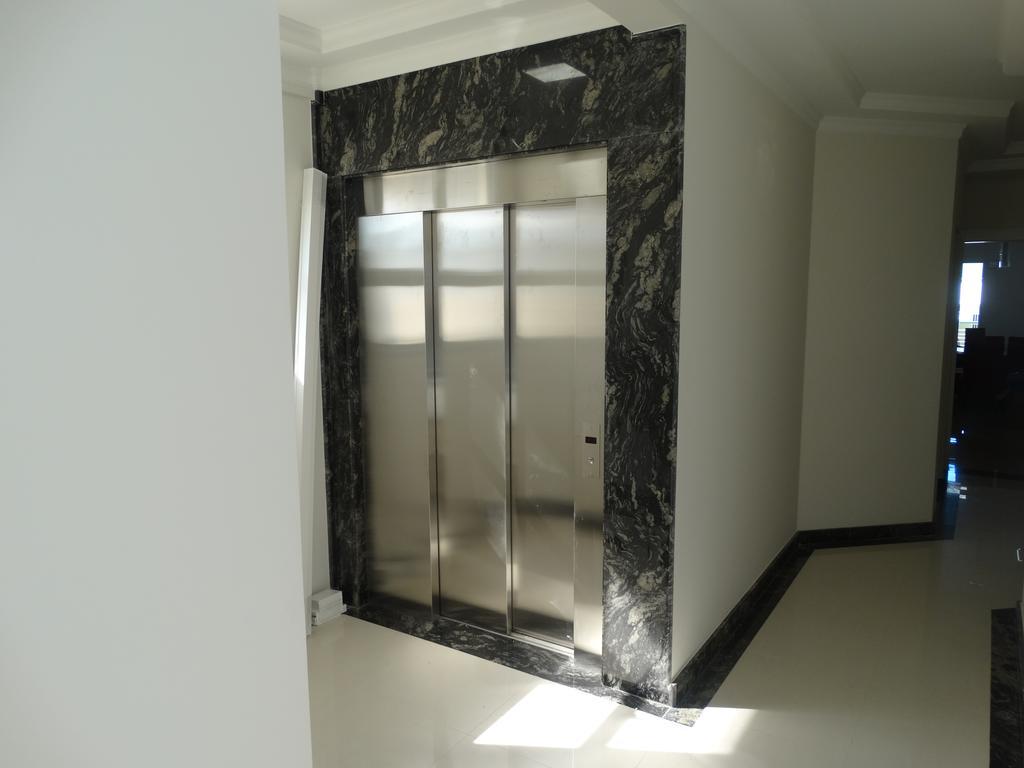 בומבינאס Apartamento Avenida F מראה חיצוני תמונה